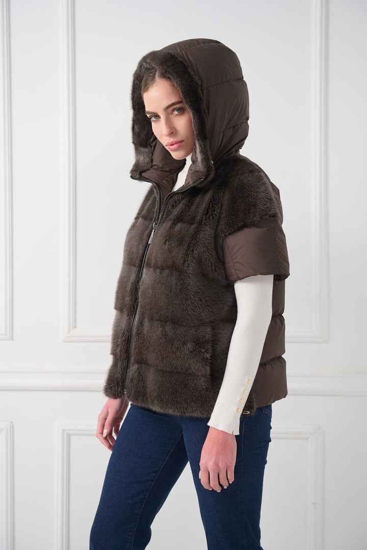 Veste sans manches en fourrure de vison à capuche avec manches courtes