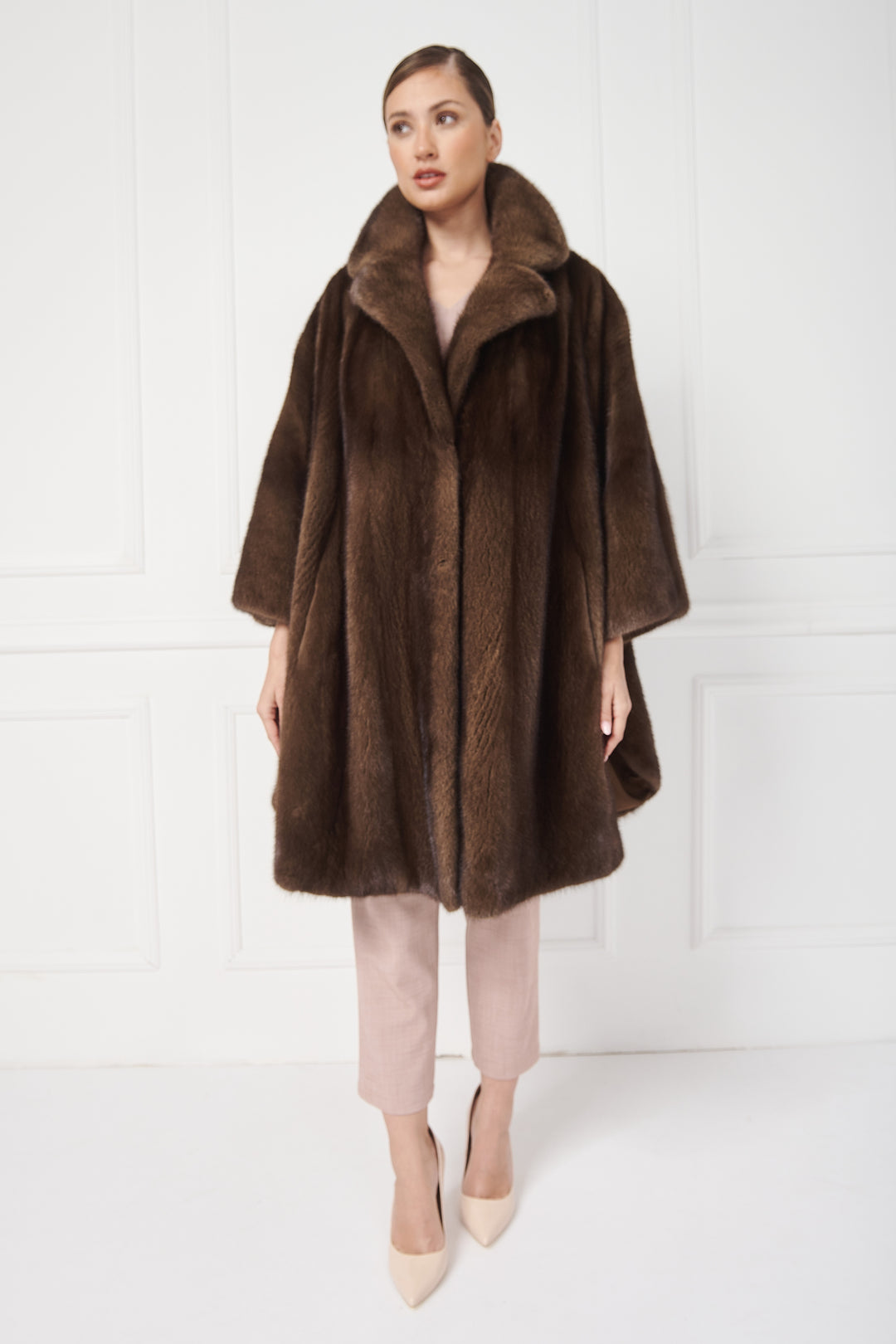 Oversize cape jacket with english collar