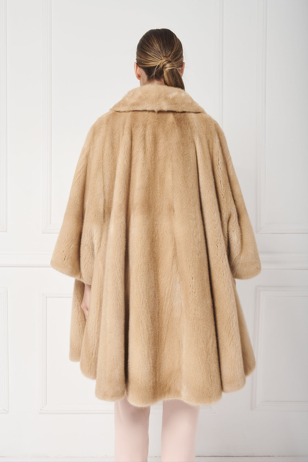 Oversize cape jacket with english collar