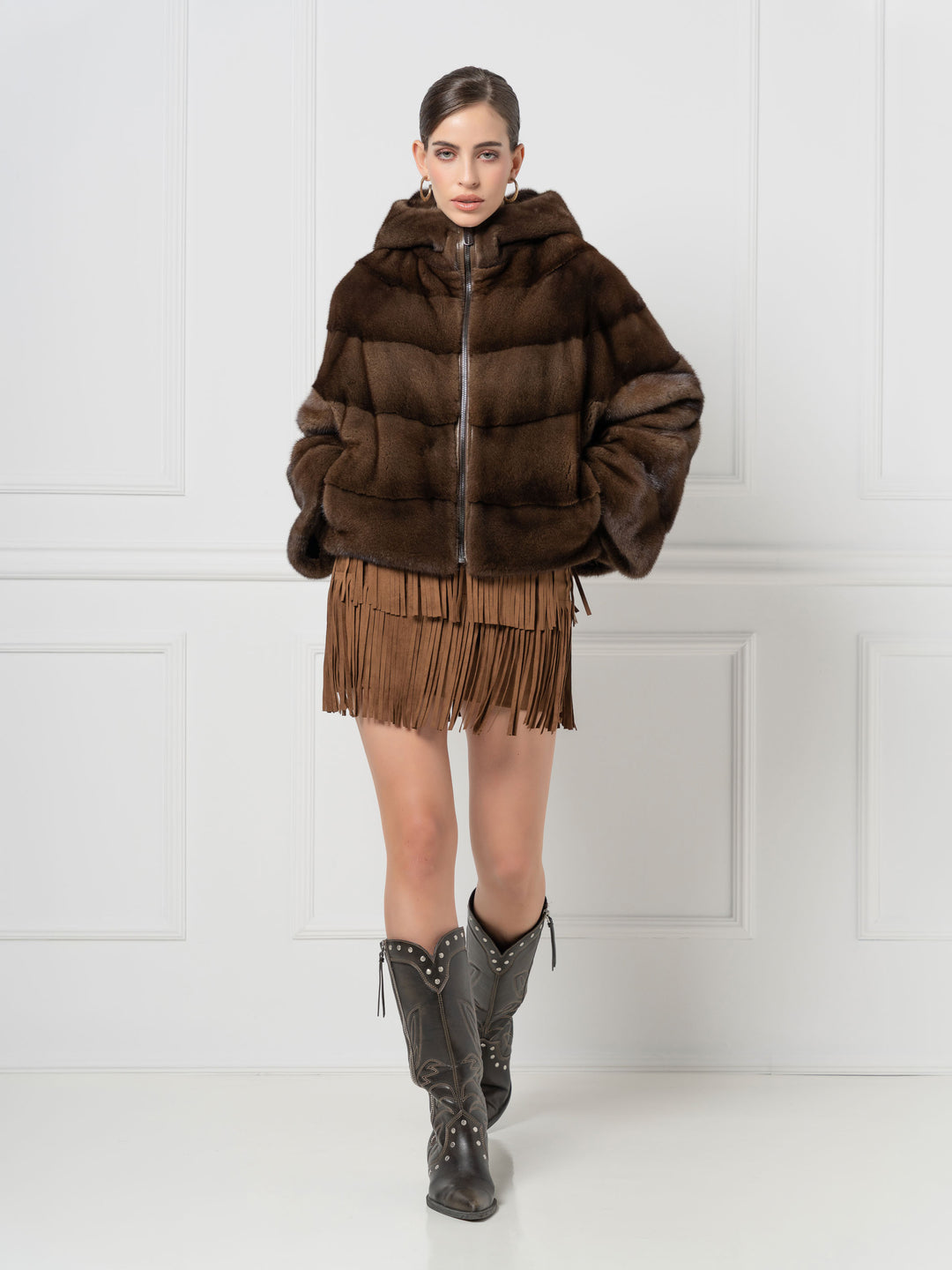 Short hooded jacket