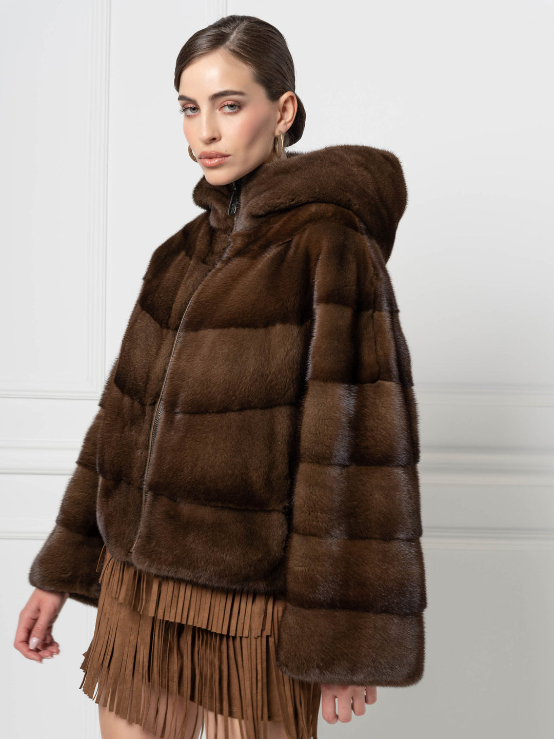 Short hooded jacket