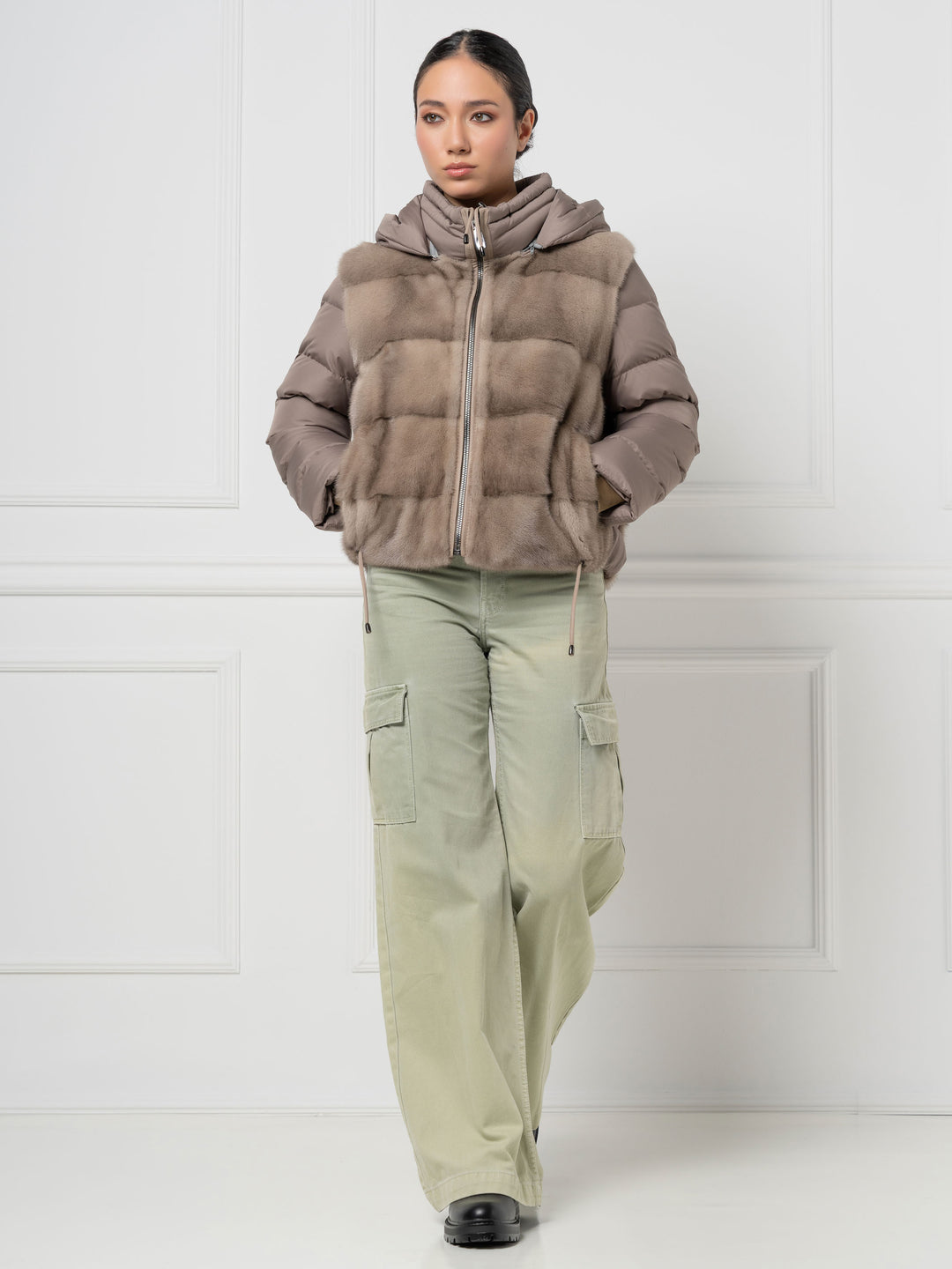 Mink- und Daunen-Kapuzenjacke