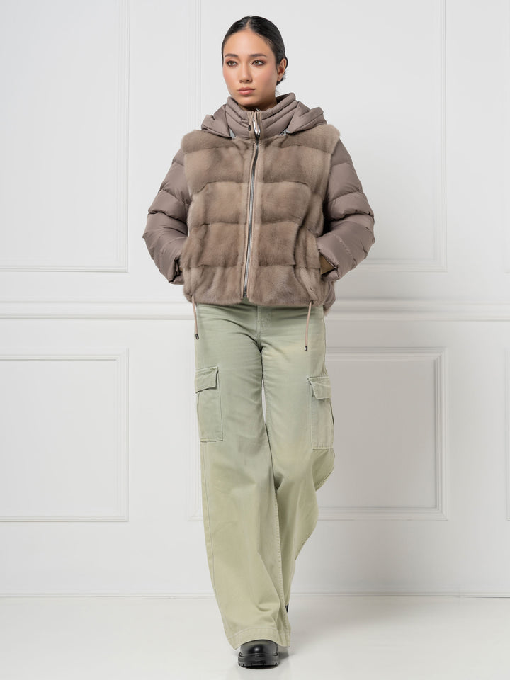 Mink- und Daunen-Kapuzenjacke