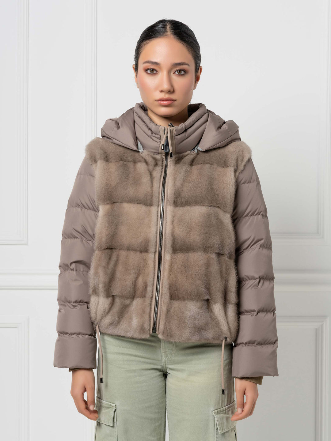 Mink- und Daunen-Kapuzenjacke