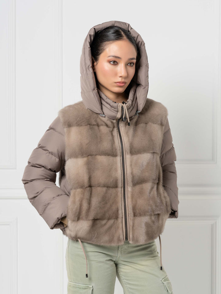 Mink- und Daunen-Kapuzenjacke