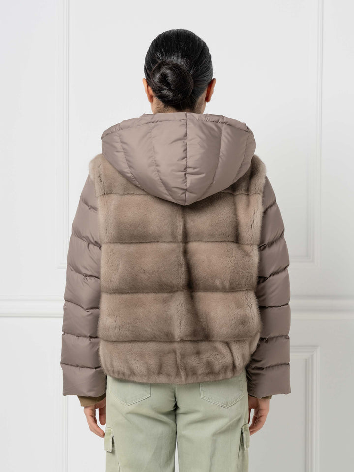 Mink- und Daunen-Kapuzenjacke