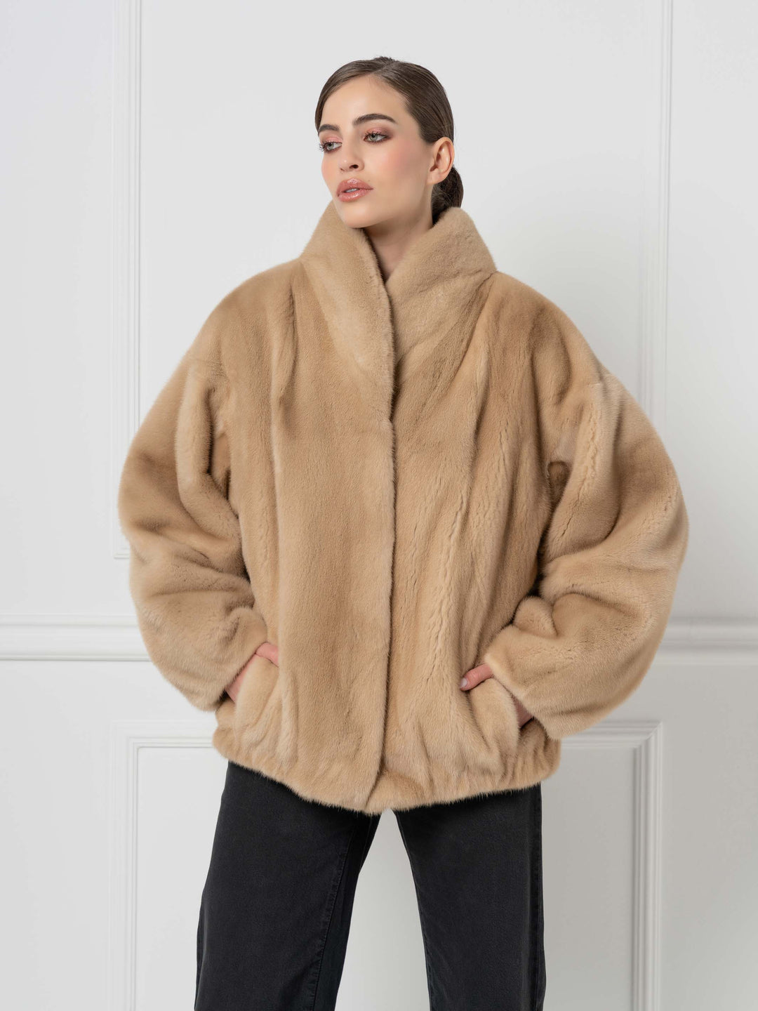 Mink-Bomberjacke mit hohem Stehkragen