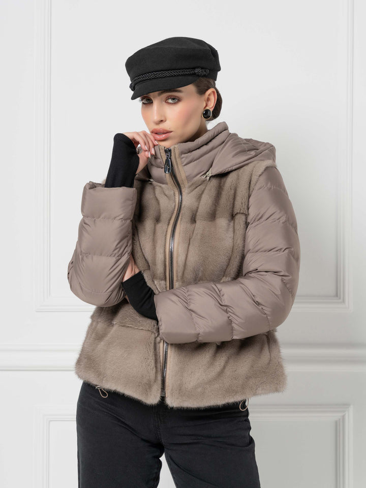 Lässige Kapuzenjacke aus Nerz und Daunen