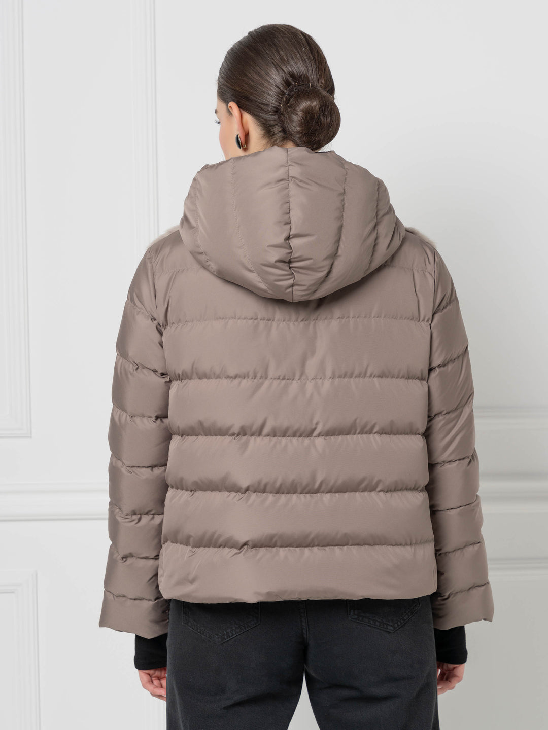 Lässige Kapuzenjacke aus Nerz und Daunen
