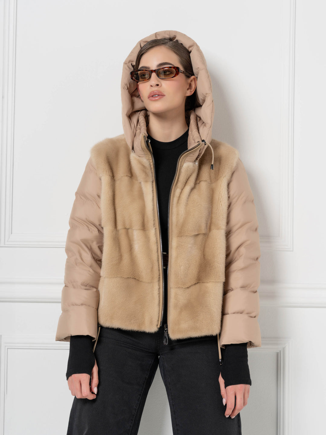 Mink- und Daunen-Kapuzenjacke