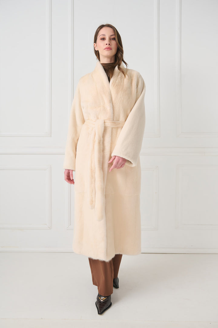 Cappotto lungo in visone con cintura