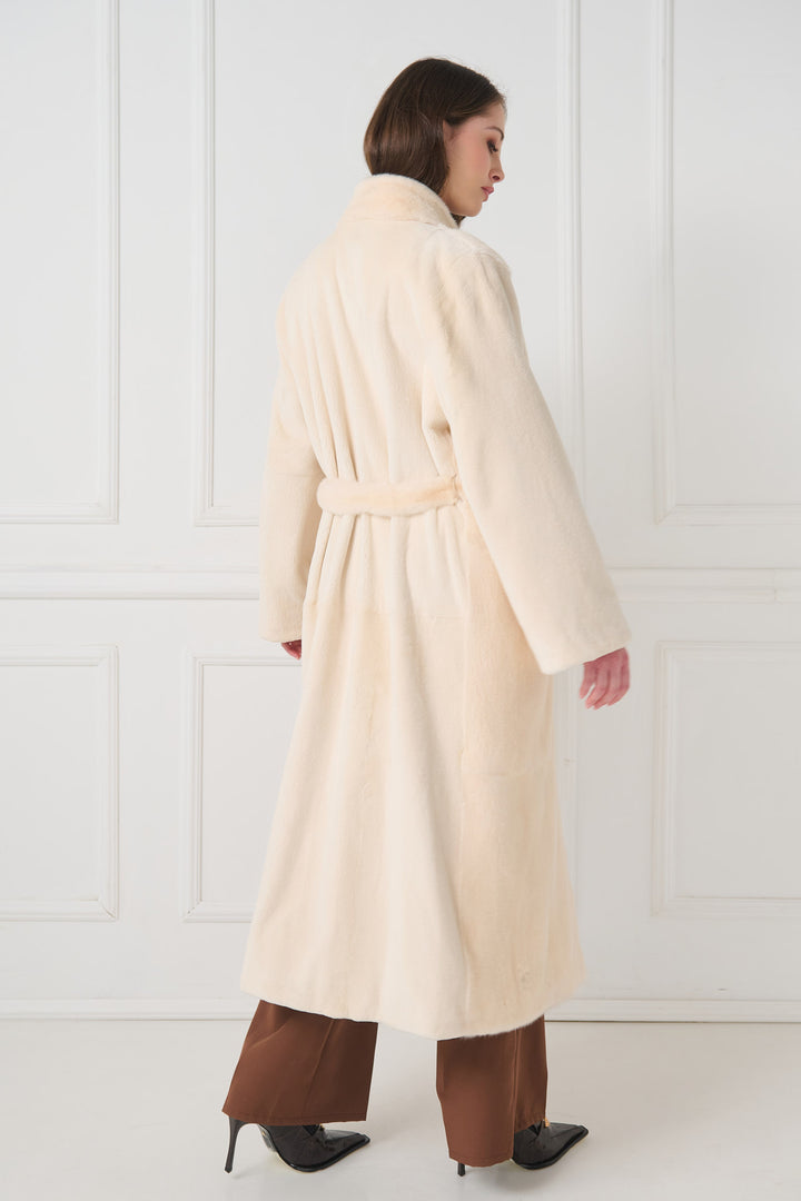 Cappotto lungo in visone con cintura