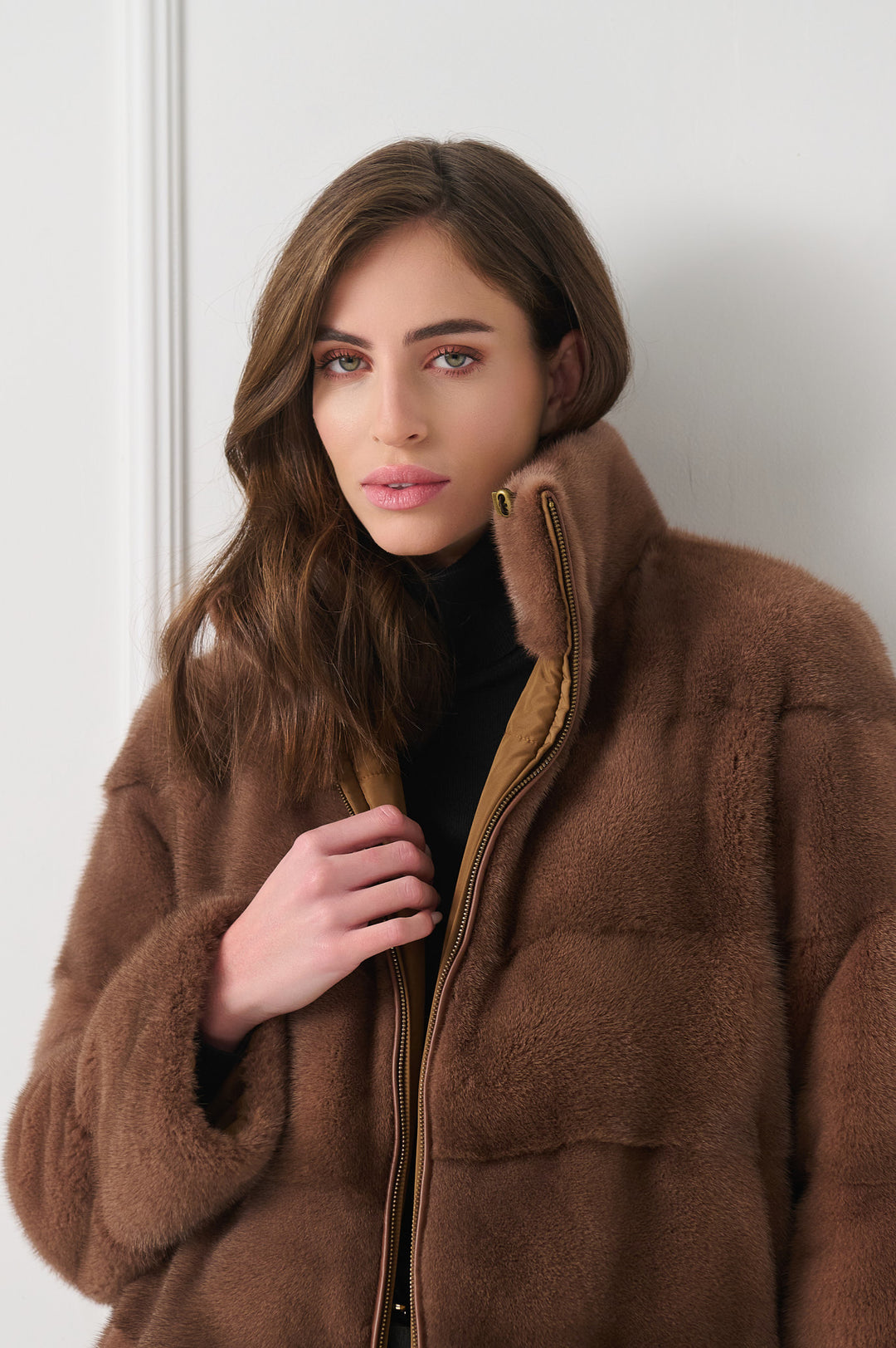 Giacca corta reversibile in visone con collo alto