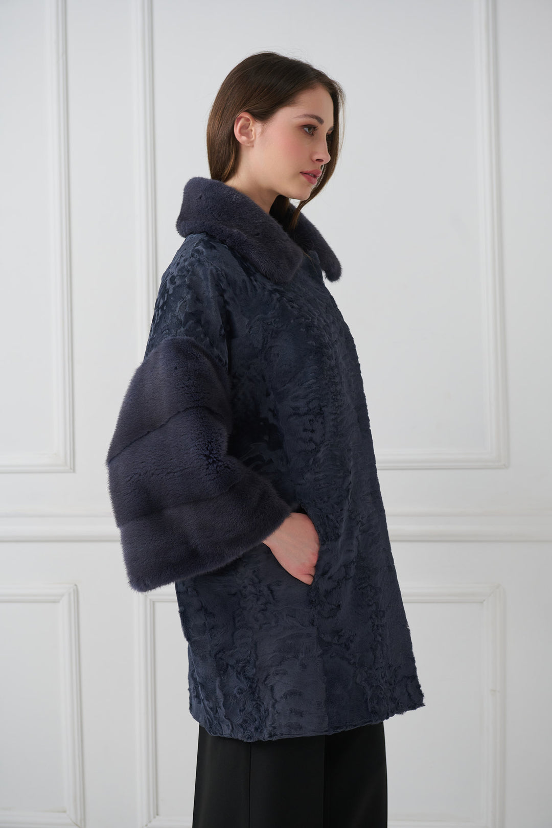 Cappotto in montone persiano con dettagli in visone