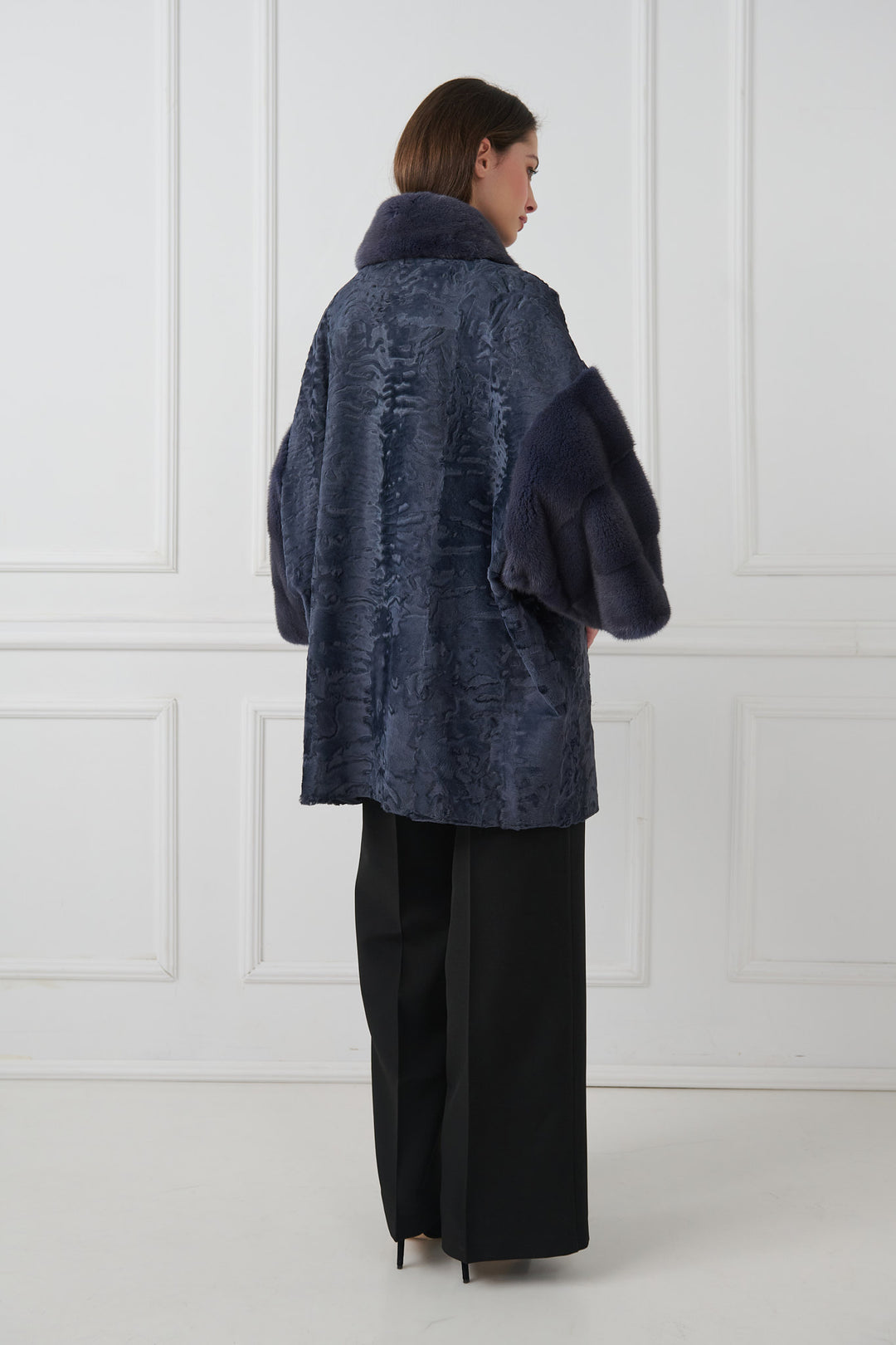 Cappotto in montone persiano con dettagli in visone