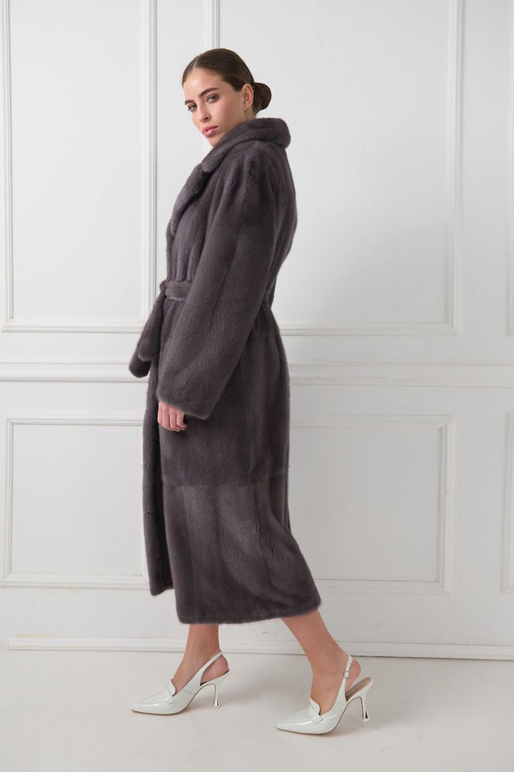 Cappotto in visone con cintura e morbido colletto a scialle