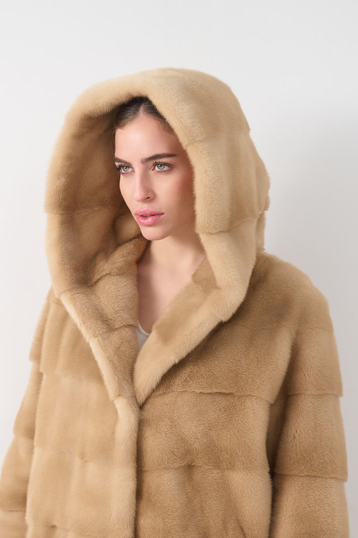 Kapuzenjacke aus Nerzpelz