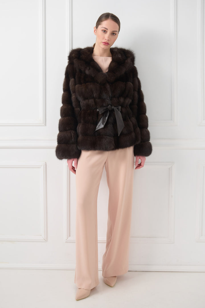 VESTE EN ZIBELINE DE LUXE AVEC CAPUCHE ET CEINTURE