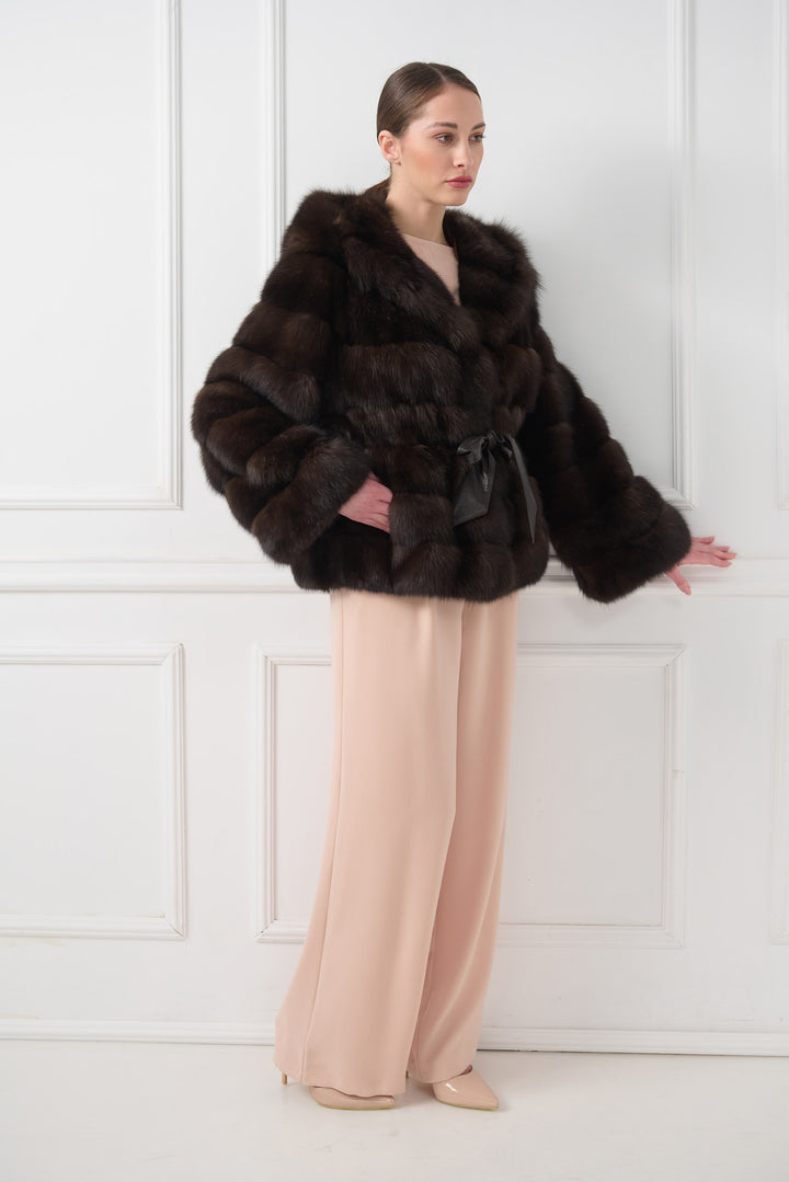 VESTE EN ZIBELINE DE LUXE AVEC CAPUCHE ET CEINTURE