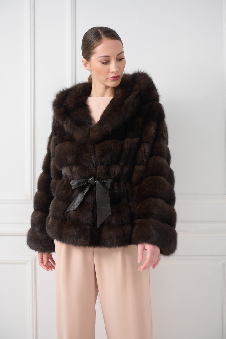 VESTE EN ZIBELINE DE LUXE AVEC CAPUCHE ET CEINTURE