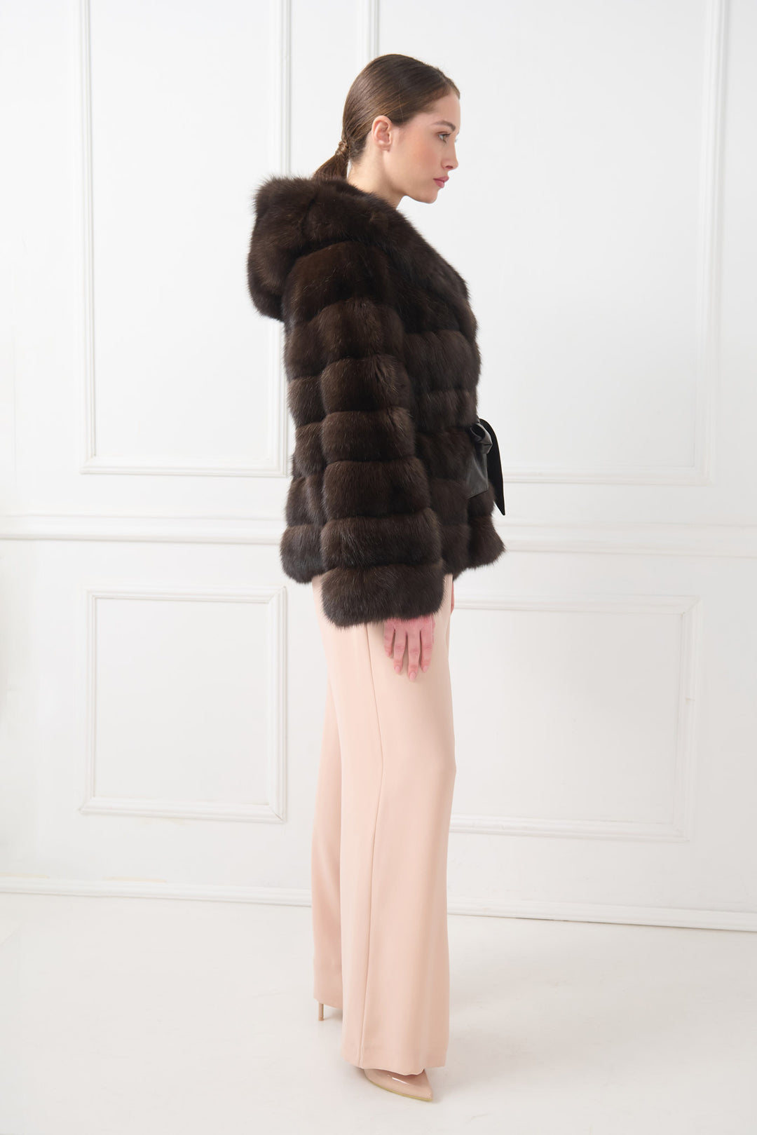 VESTE EN ZIBELINE DE LUXE AVEC CAPUCHE ET CEINTURE