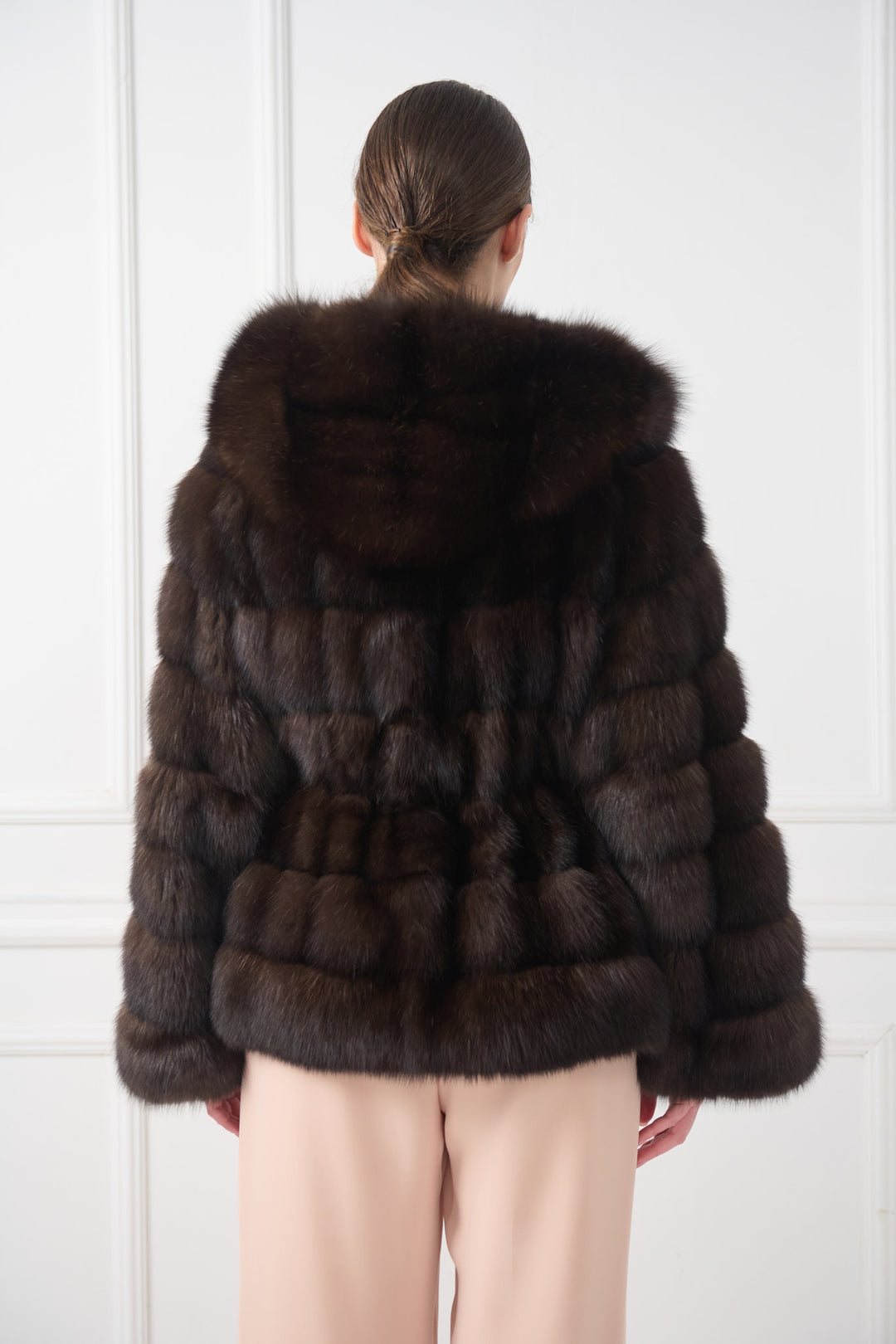 VESTE EN ZIBELINE DE LUXE AVEC CAPUCHE ET CEINTURE