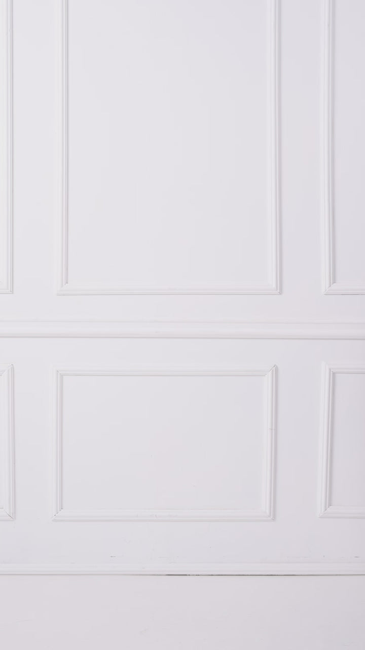 Elegante cappotto in agnello persiano con cintura e colletto in visone