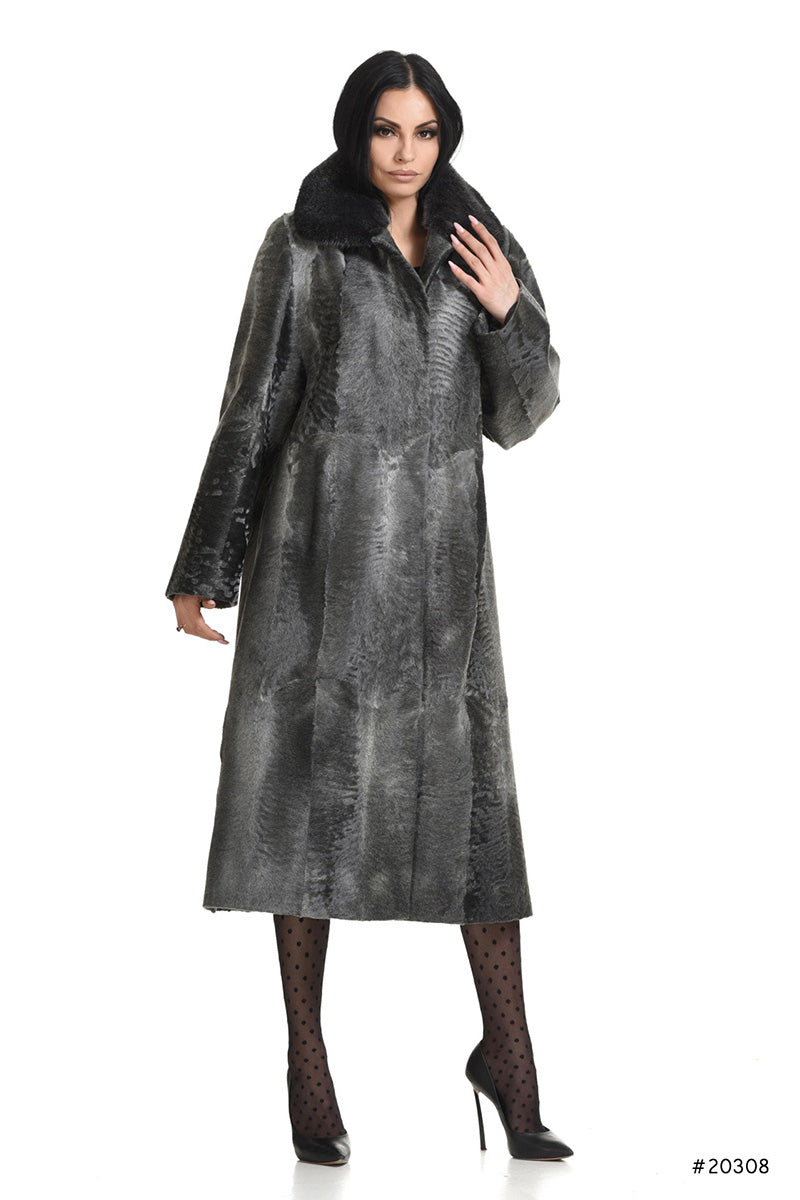 Длинное пальто из персидского ягненка с макси-воротником из норки