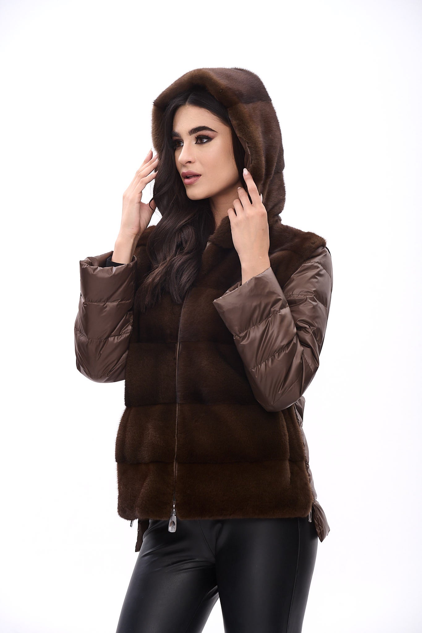 Short hooded down jacket with mink