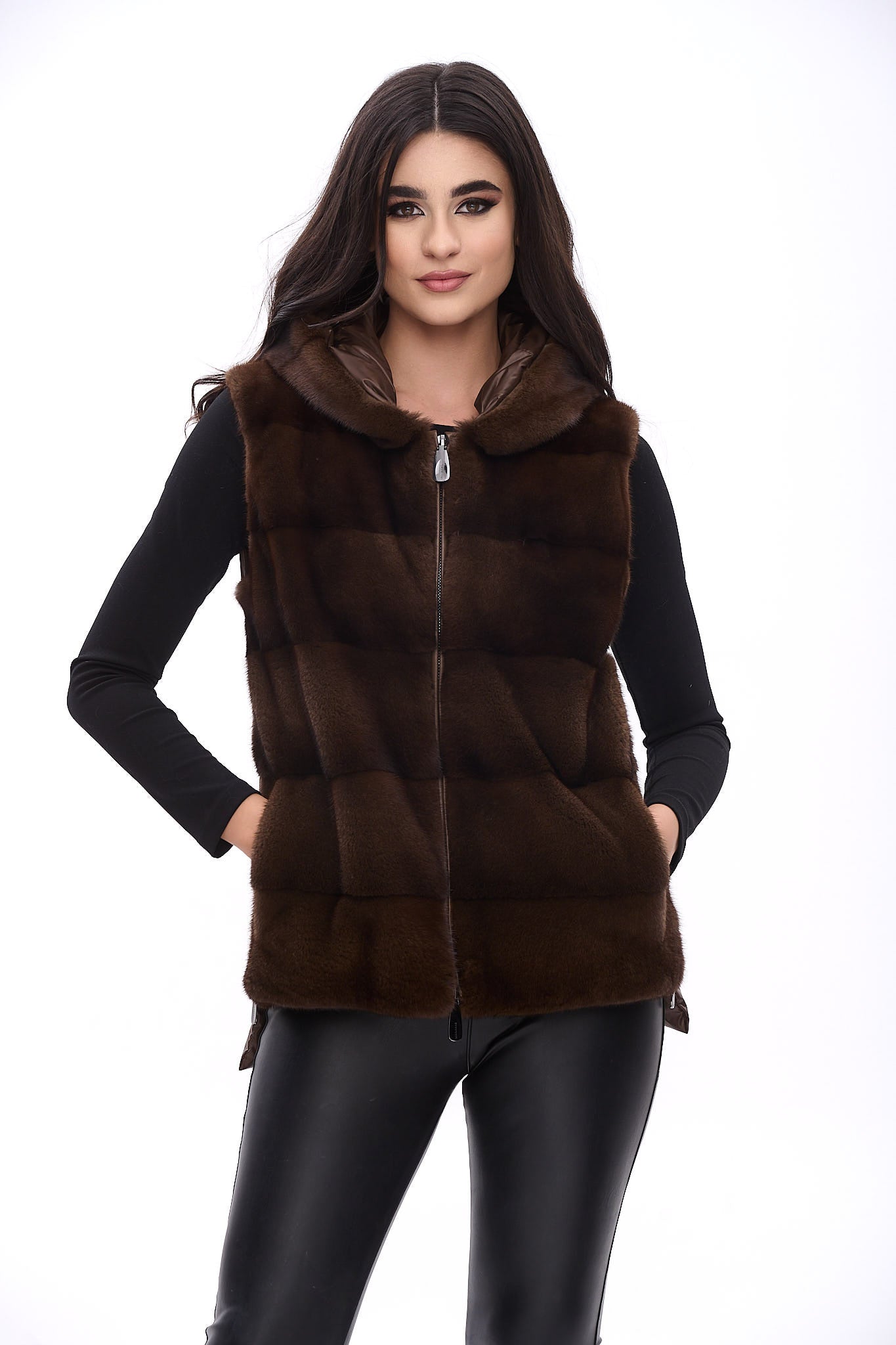 Short hooded down jacket with mink