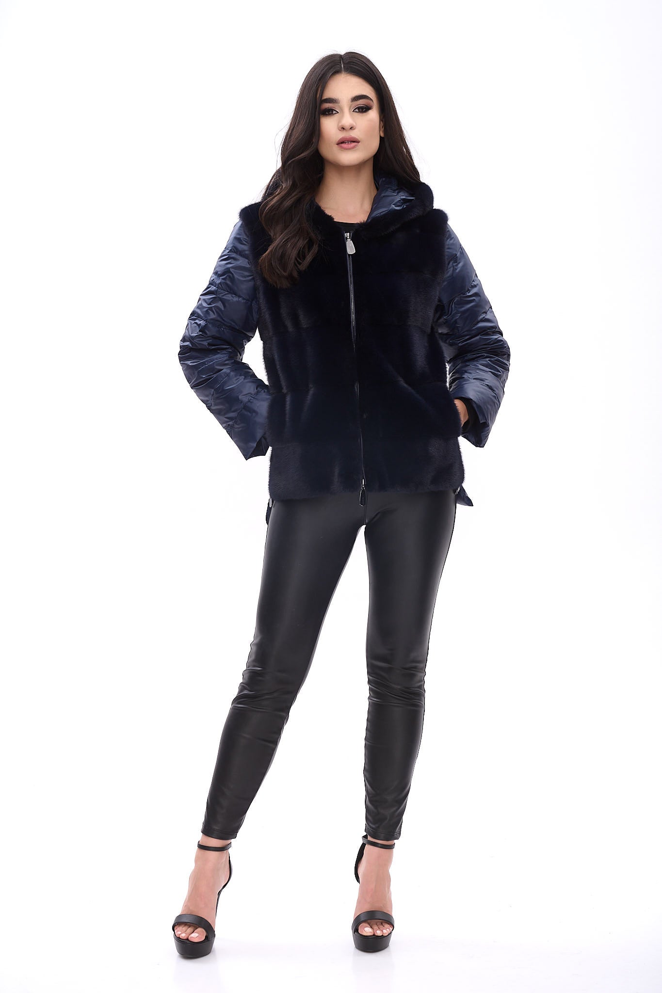 Short hooded down jacket with mink