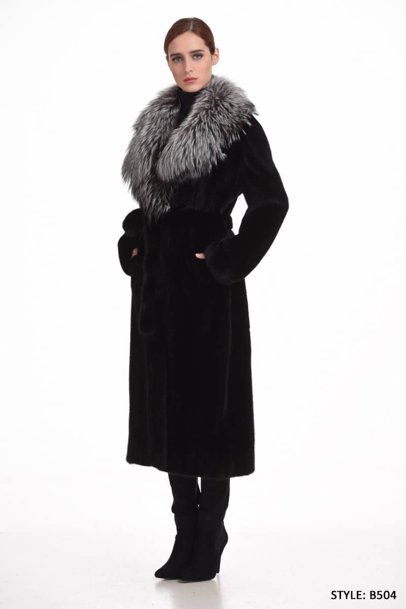 Manteau vertical de vison avec le collier de renard